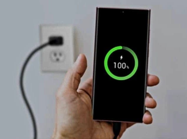 Should You Charge Your Phone to 100%?